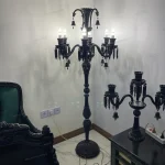 کنار سالنی ایستاده مدل باکارا 5 شاخه مشکی-
